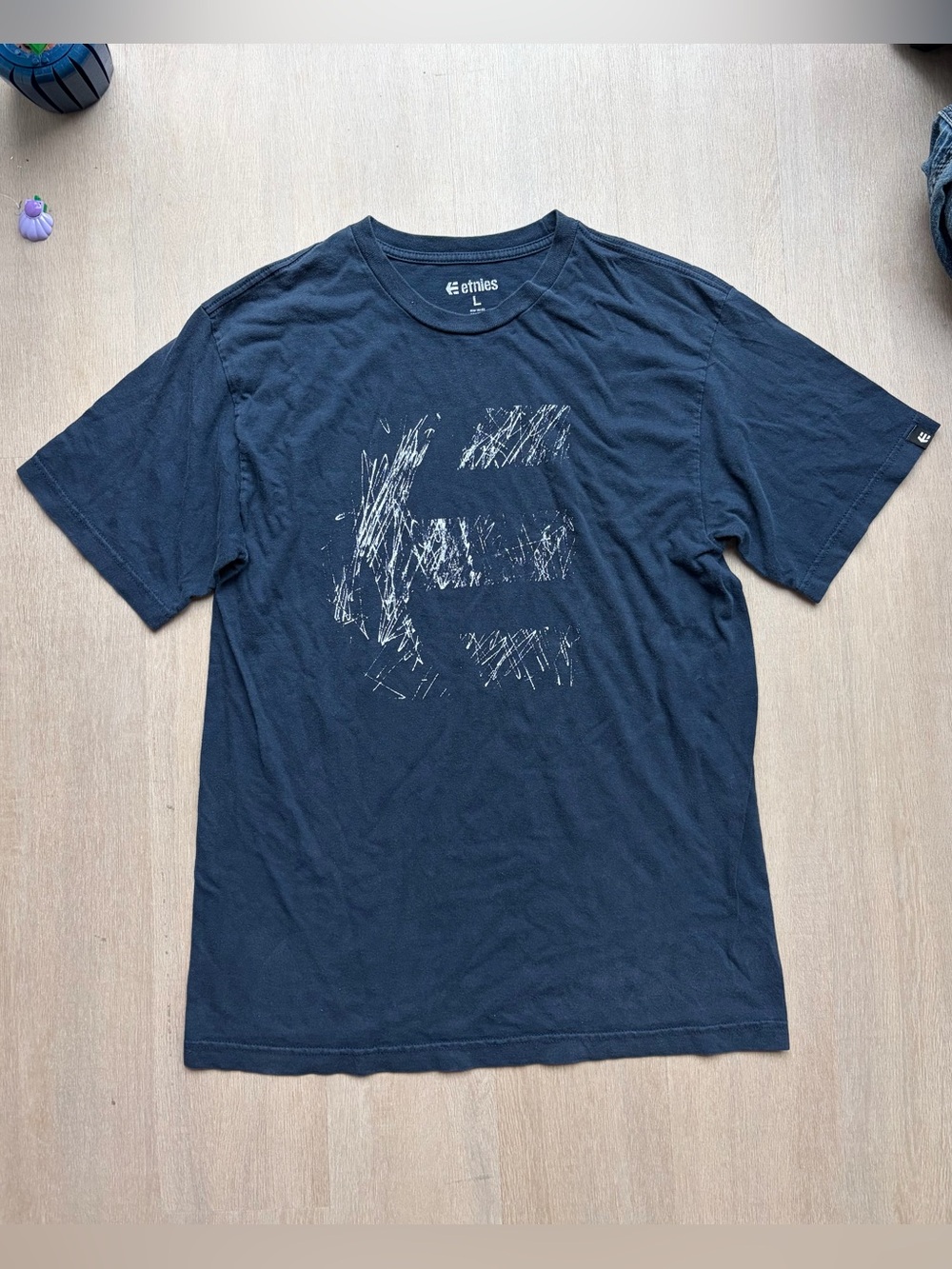 Y2K Etnies Shirt